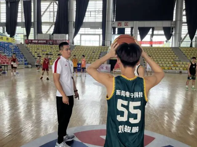 业余爱好者如何系统地学习篮球技能_1